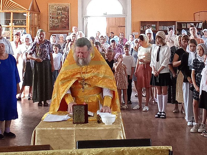 Благословение учеников на новый учебный год в станице Обливской