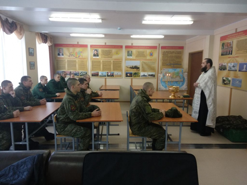 Иерей Роман Калинин поздравил военнослужащих с праздником Богоявления