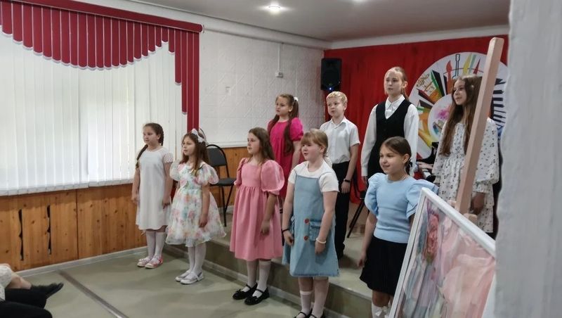 В ДШИ города Гуково прошёл концерт «Путешествие в страну искусств» для детей из пришкольных лагерей