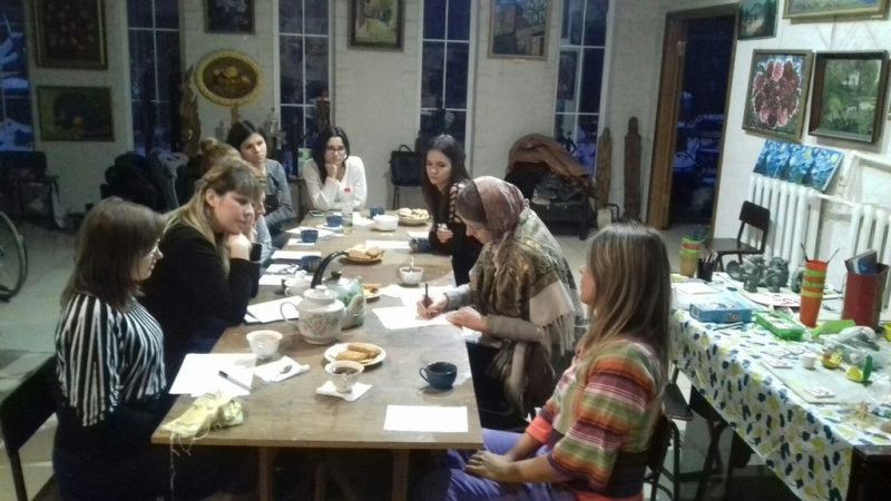 Молодежный совет Шахтинской епархии организовал встречу волонтеров группы «Быть добру» с Л.М. Винокуровой – выпускницей педагогического факультета ПСТГУ, педагогом, специалистом по работе с детьми-сиротами