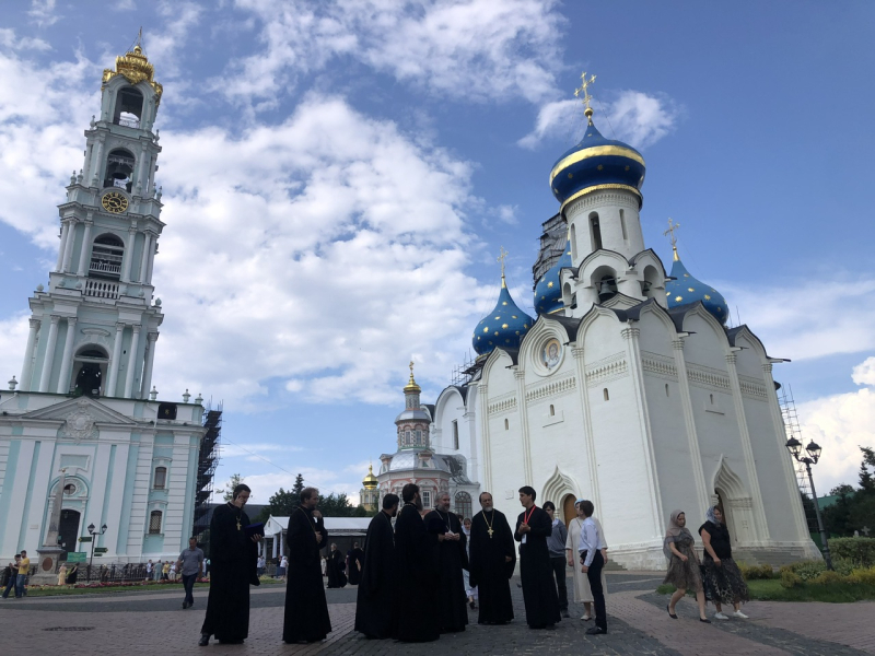 Преосвященнейший епископ Симон возглавил паломничество из Шахтинской епархии в Троице-Сергиеву Лавру