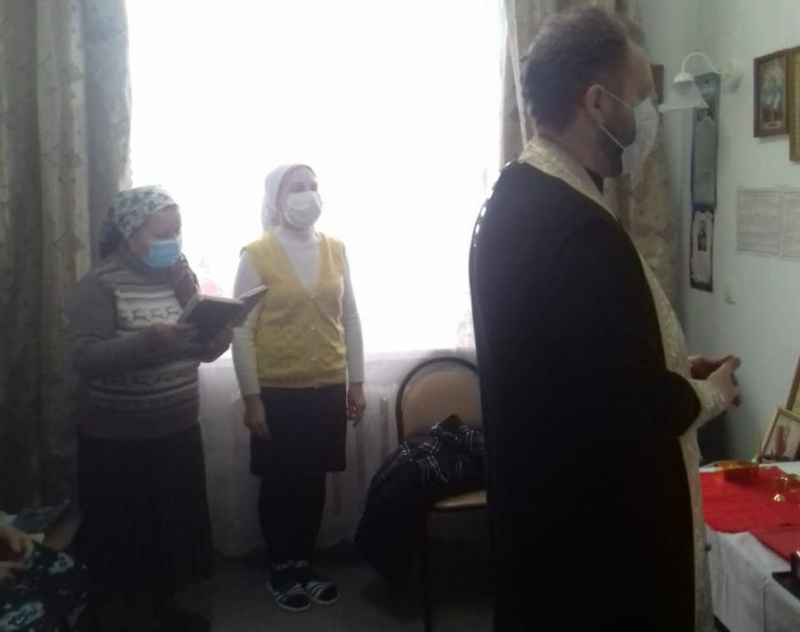 Протоиерей Роман Мясников с пастырским визитом посетил дом престарелых в пос. Садовый