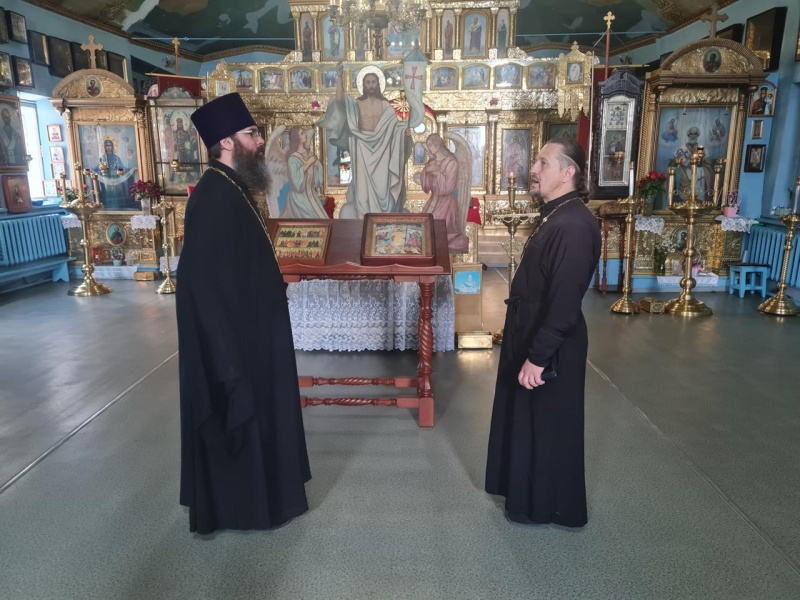 Благочинный приходов Александровск-Грушевского округа иерей Александр Теличкин с рабочим визитом посетил храм Покрова Пресвятой Богородицы города Шахты