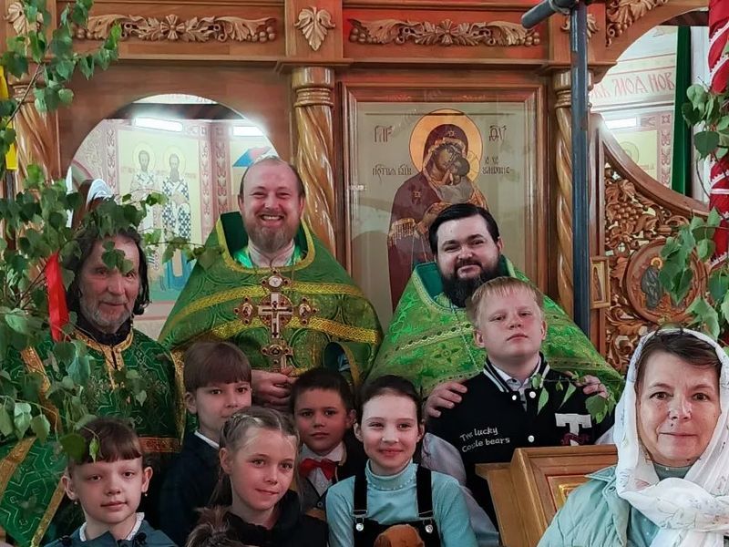 В Донском храме Новошахтинска поздравили воспитанников воскресной школы с Троицей и окончанием учебного года
