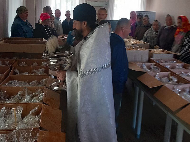 Освящение пасхальных куличей в Горненском психо-неврологическом интернате