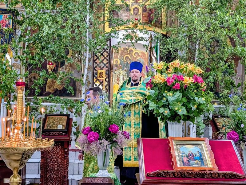 Крестный ход в День Святой Троицы в станице Вешенской