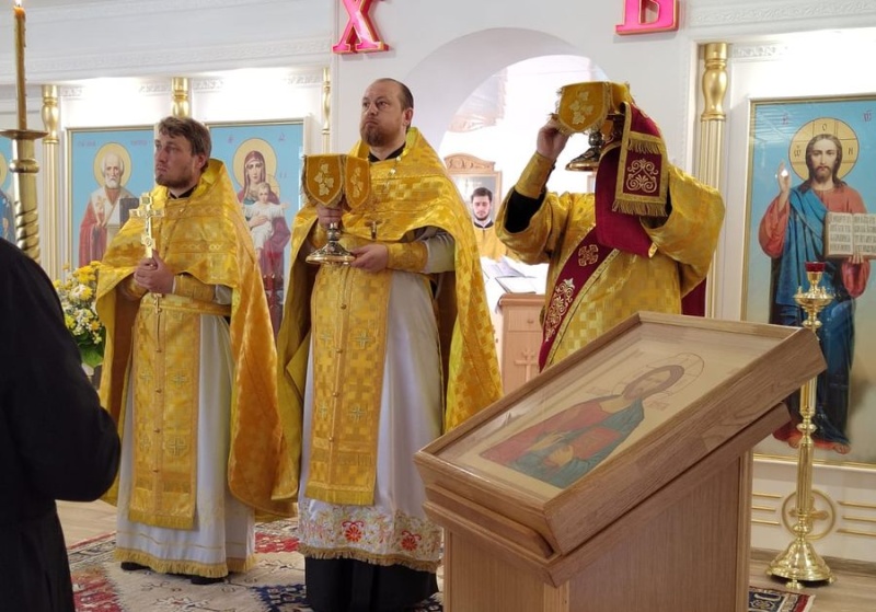 Престольный праздник молитвенно отметили в храме пророка Предтечи и Крестителя Господня Иоанна города Новошахтинска