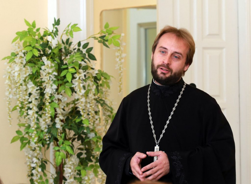 Благочинный приходов Нижнедонского округа протоиерей Сергий Яценко поздравил учителей с профессиональным праздником
