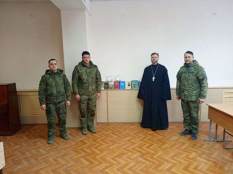 В воинской части ПВО города Красный Сулин открылась православная библиотека