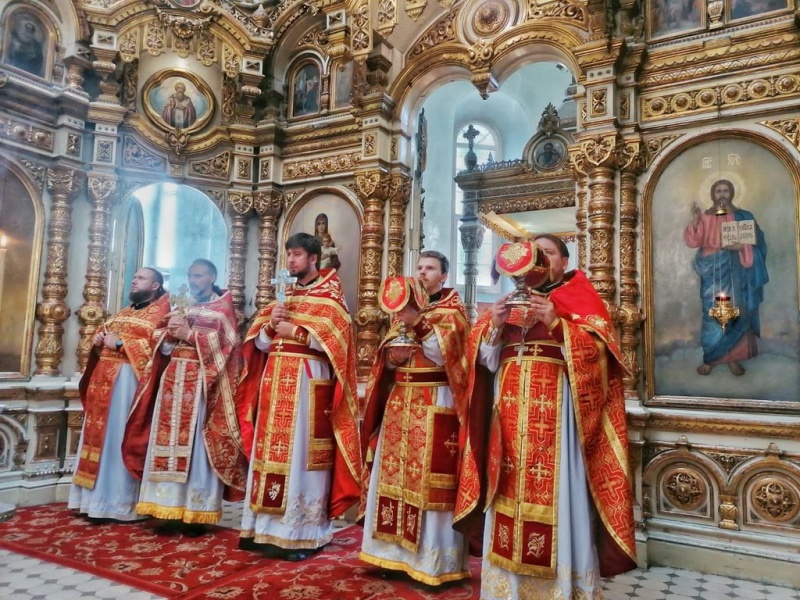 В храме Свято-Успенского архиерейского подворья г. Донецка состоялось соборное богослужение священнослужителей Шахтинской епархии