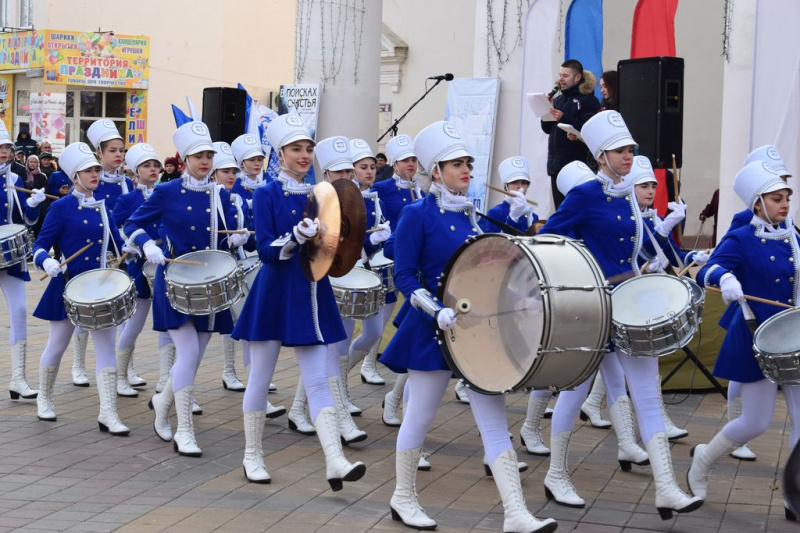 В городе Шахты отметили День народного единства. С праздником Казанской иконы Божией Матери горожан поздравил протоиерей Сергий Яценко