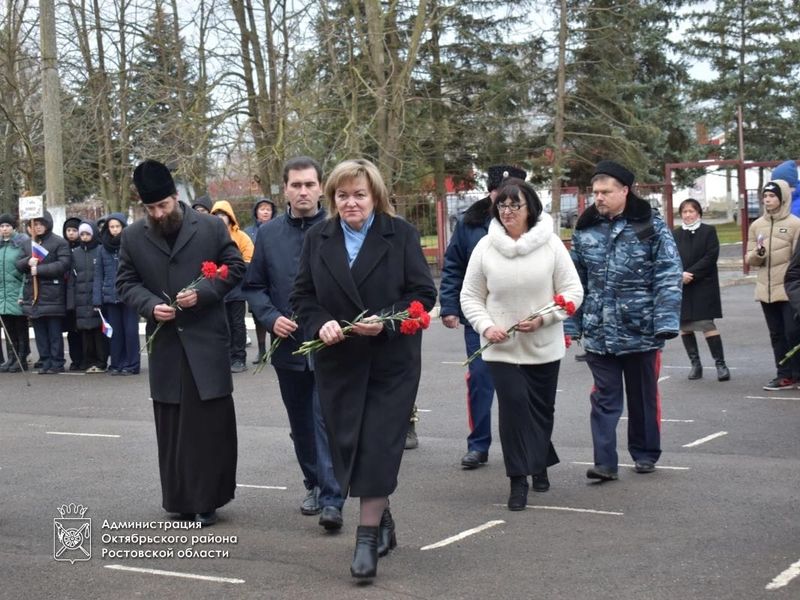 Школе №23 поселка Красногорняцкий присвоено имя Героя Социалистического труда Валентина Кирилловича Поваренкина