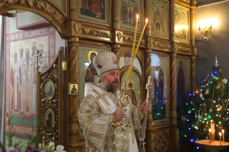 Преосвященнейший епископ Симон совершил воскресную Божественную литургию в Донском храме города Новошахтинска