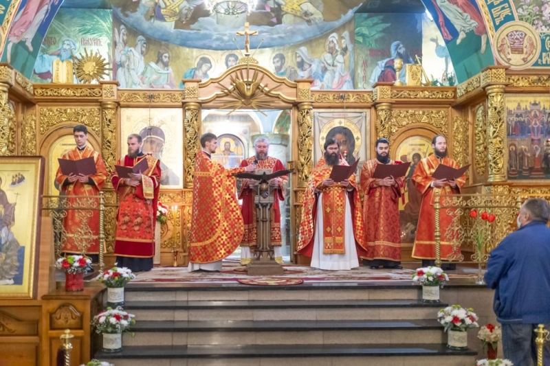 Праздник Светлого Христова Воскресения встретили в Покровском кафедральном соборе города Шахты