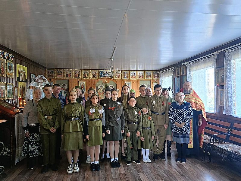 Панихида у памятника погибшим воинам в хуторе Пономарев   