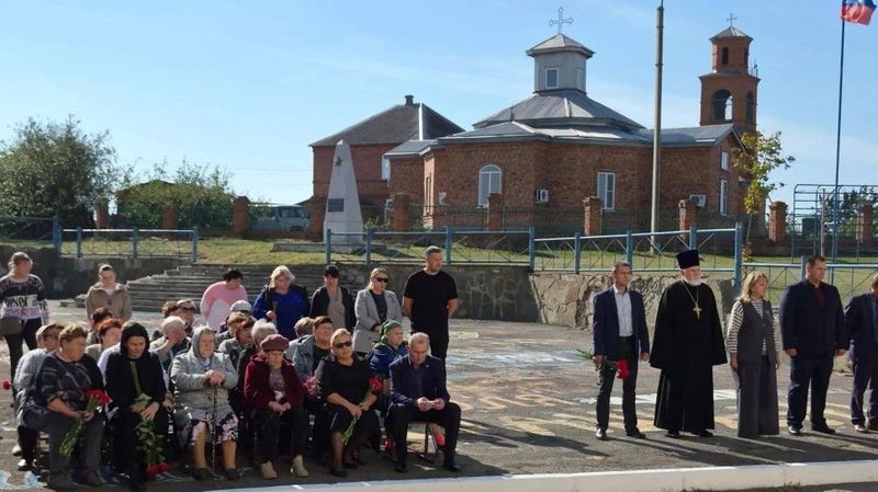 В хуторе Киреевка увековечили память выпускников школы №3, погибших в ходе СВО