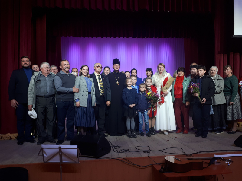 К празднику Покрова Пресвятой Богородицы в Доме культуры в ст. Боковской состоялся концерт Лилии Евсеевой