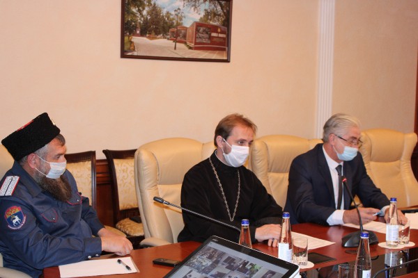 Благочинный приходов Нижнедонского округа принял участие в Большом казачьем круге Нижнедонского Юрта