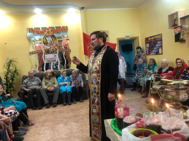 Благочинный приходов Донецкого округа посетил дом престарелых станицы Гундоровской