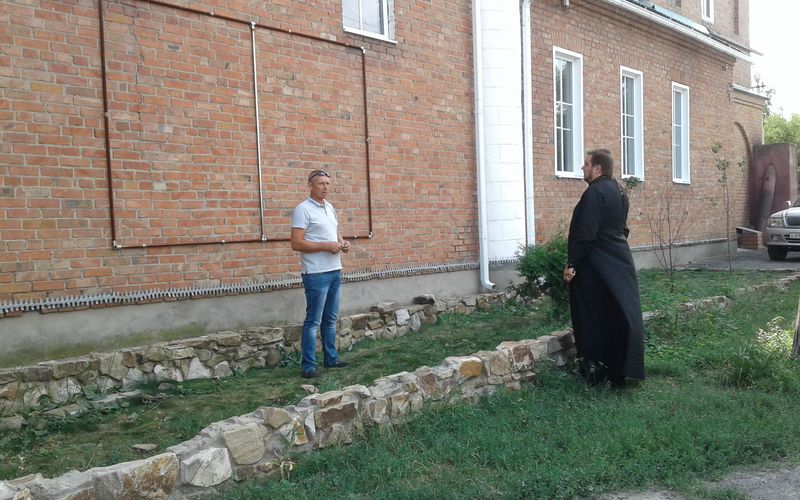 Администрация г. Миллерово обратилась в Шахтинскую епархию с просьбой провести перезахоронение родственницы основателя г.Миллерово на территории храма апостола Андрея Первозванного