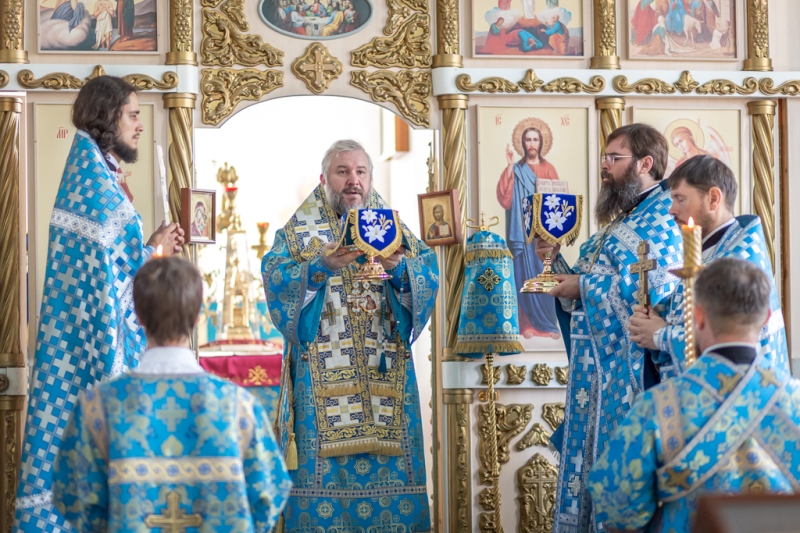 В день отдания праздника Успения пресвятой Богородицы Преосвященнейший епископ Симон совершил Божественную литургию и чин освящения антиминсов