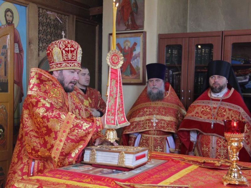 В среду Светлой седмицы епископ Шахтинский и Миллеровский Симон с архипастырским визитом посетил Миллеровское благочиние