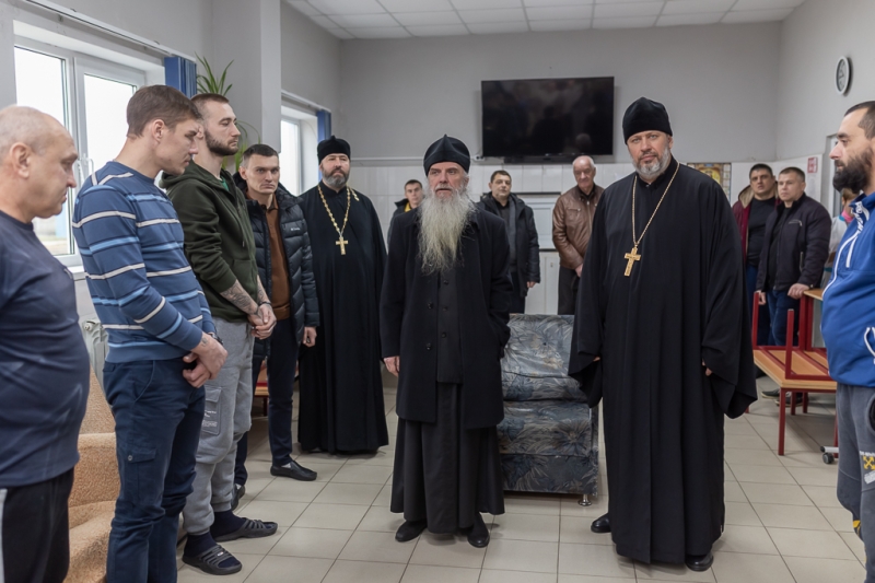 Епископ Каменский и Камышловский Мефодий ознакомился с работой центра помощи для алкозависимых и наркозависимых хутора Маркин