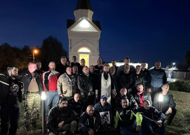 В поселке Каменоломни совершили панихиду по погибшим мотоциклистам