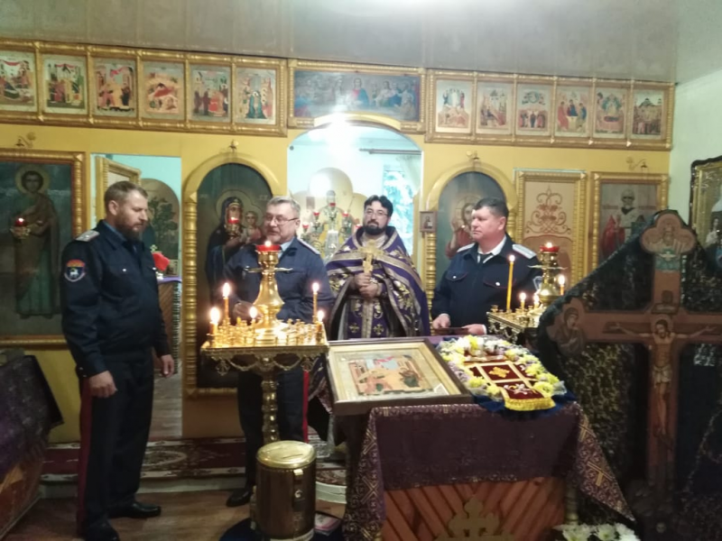 В храме в честь святителя Николая сл. Кашары состоялось награждение атамана хутора Пономарев