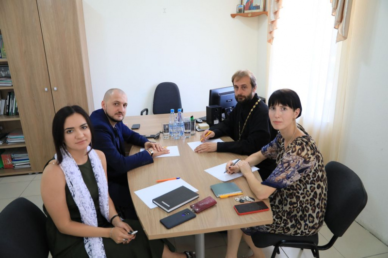 В духовно-просветительском центре при Покровском кафедральном Соборе г. Шахты прошла рабочая встреча оргкомитета по проведению акции ко Дню памяти и скорби, в годовщину начала Великой Отечественной войны