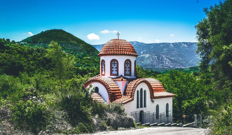 «ХРИСТОС – ТВОЙ ПОМОЩНИК, ТОВАРИЩ И СПУТНИК» Истории обращения в Православие раввина, буддиста и двух протестантов