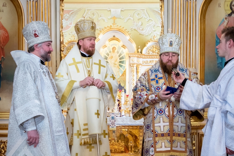 Преосвященнейший епископ Симон сослужил митрополиту Саратовскому и Вольскому Игнатию в день 10-летия его архиерейской хиротонии