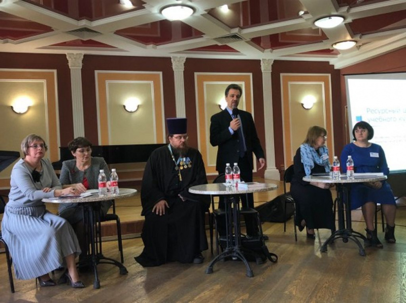 Победитель Всероссийского конкурса «За нравственный подвиг учителя», учитель начальных классов школы № 43 Октябрьского района представила свой проект на региональных XXVIII Международных Рождественских образовательных чтениях в Астрахани