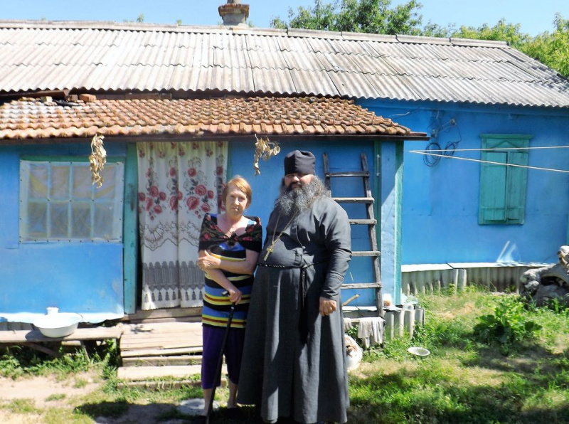 Смоленский храм станицы Шумилинской начал оказывать помощь в получении угля нуждающимся