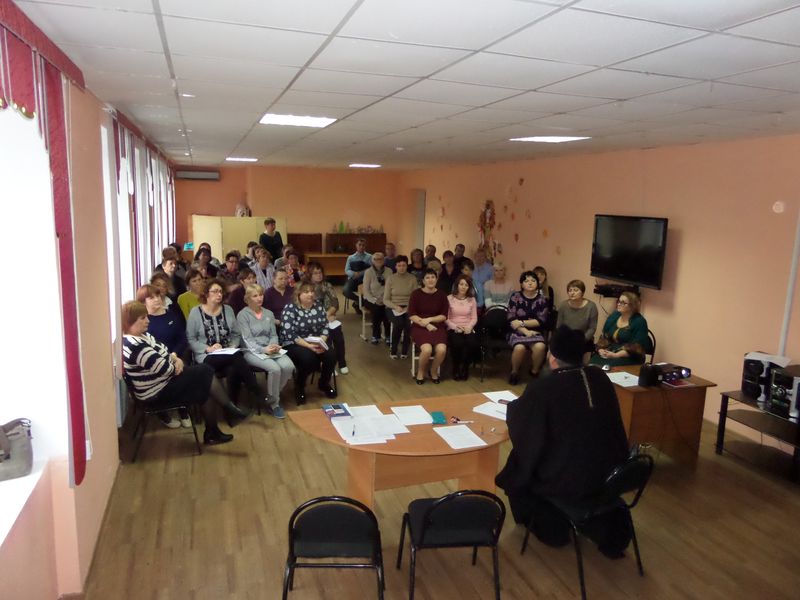 Настоятель прихода святой преподобномученицы Елисаветы иерей Георгий Русинов посетил Гуковскую специальную школу-интернат № 12