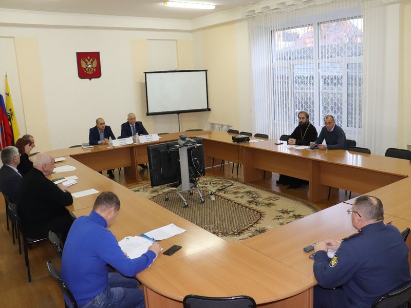 Губернатор Ростовской области Василий Юрьевич Голубев потребовал усилить антинаркотическую пропаганду среди молодёжи