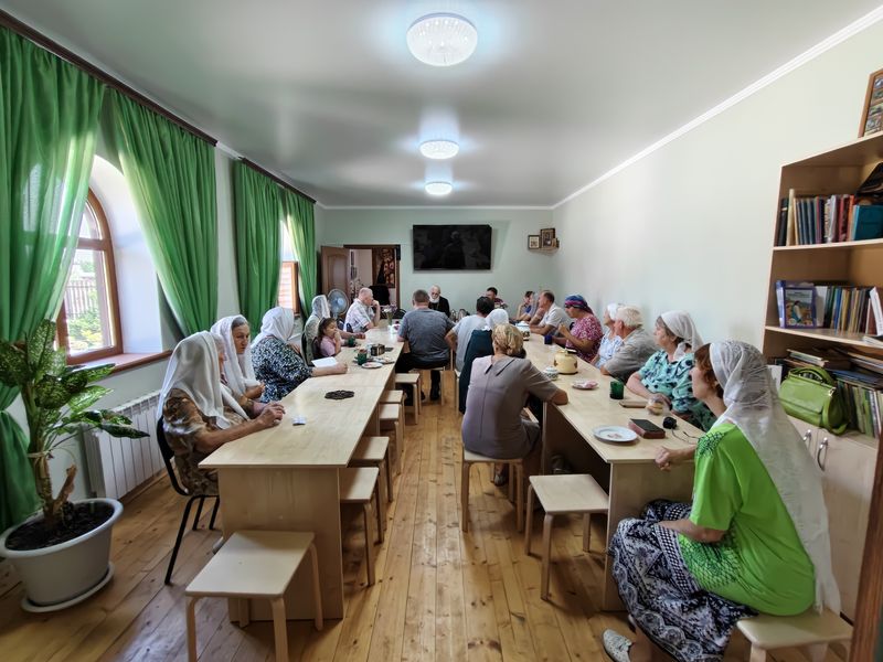 В храме преподобного Серафима Саровского хутора Красновка продолжаются собрания библейской группы      
