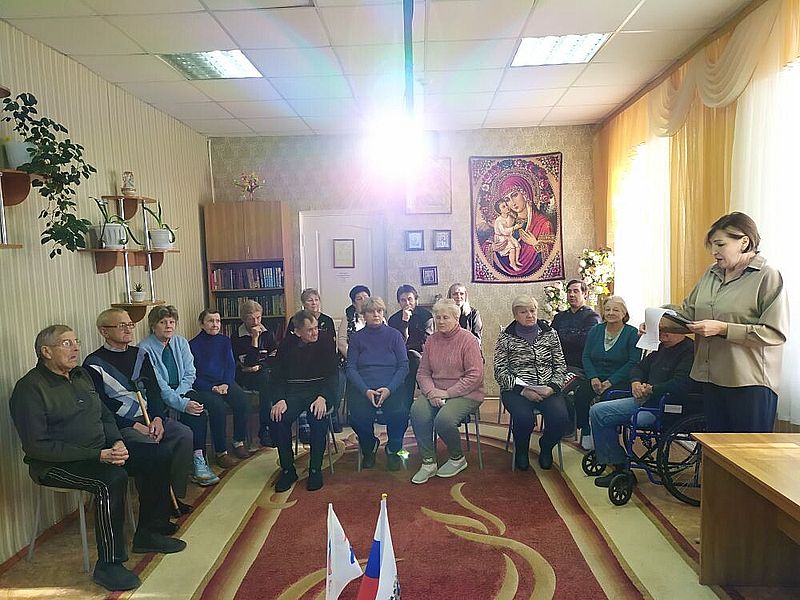 В гуковском Центре социального обслуживания граждан пожилого возраста состоялся круглый стол «Территория без одиночества»