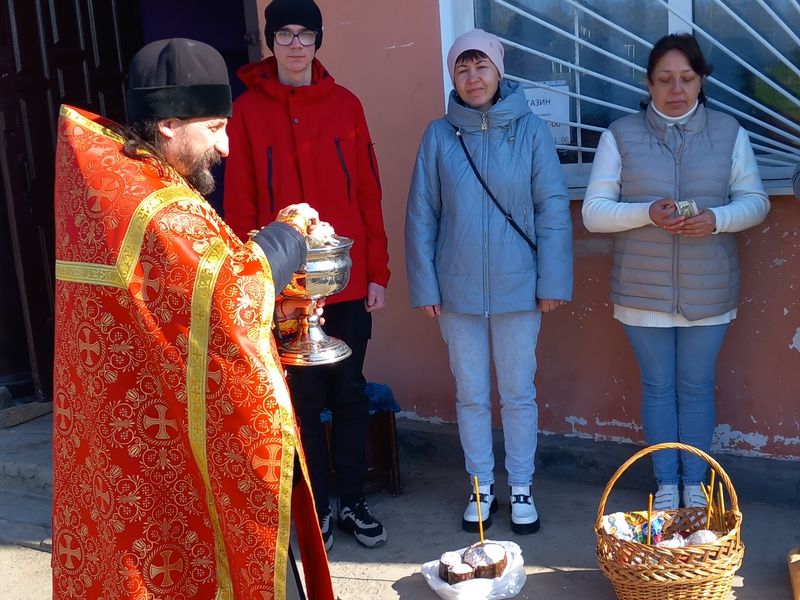 В станице Владимирская и хуторе Большая Фёдоровка освятили пасхальные куличи
