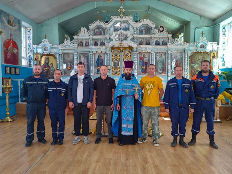 Молебен о пожарных и спасателях прошёл в храме Архистратига Михаила поселка Каменоломни