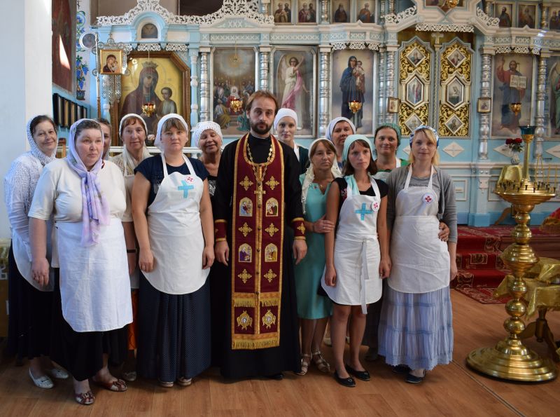 В храме Архангела Михаила п. Каменоломни состоялось очередное рабочее совещание сестер милосердия Марфо-Мариинского сестричества, действующего при храме