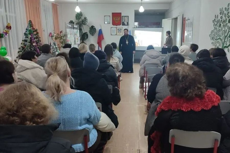 В казачьей школе Донецка состоялась беседа о значении храма в жизни христианина