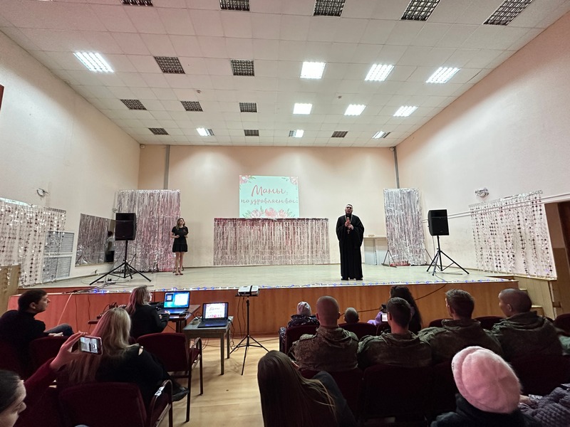 В Новошахтинске прошел праздничный концерт, приуроченный ко Дню Матери