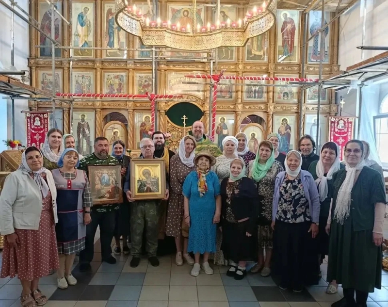Протоиерея Романа Амплеева поздравили с 22-летием диаконской хиротонии