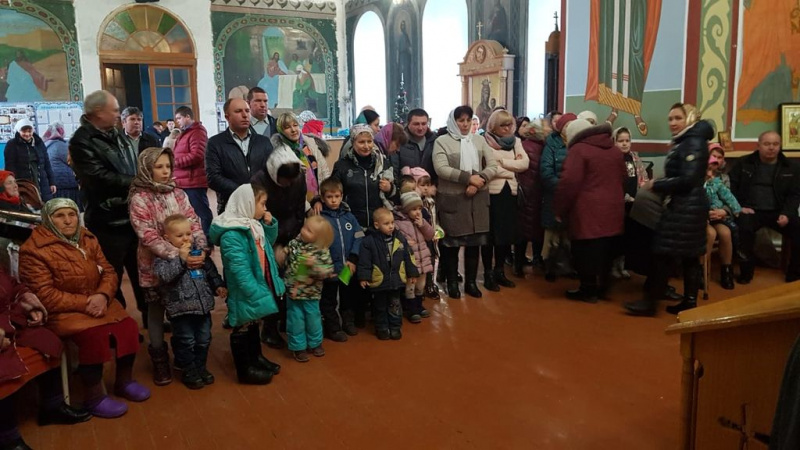 Учащиеся воскресной школы «Пересвет» поздравили жителей станицы Бессергеневской с Рождеством Христовым