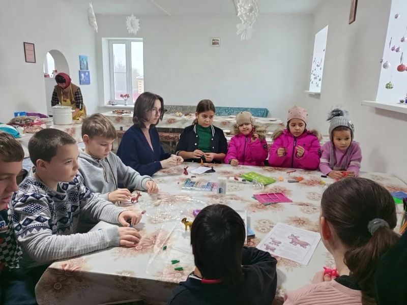 Воспитанники воскресной школы поздравили прихожан с праздником святителя Николая Чудотворца