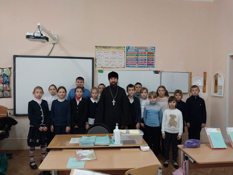 Иеромонах Арсений (Алимов) провел урок ОПК для учащихся 4 класса в школе № 22 п. Горный