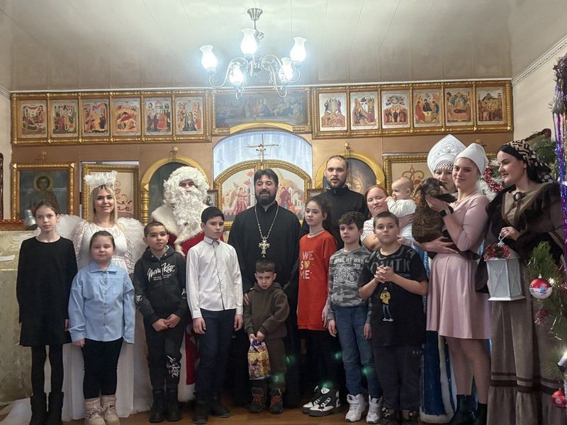 В Кашарах отпраздновали Рождество Христово Литургией, ёлкой и живым ягнёнком