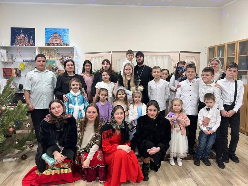 В дни Святок воспитанники воскресной школы при Свято-Троицком храме показали рождественское представление