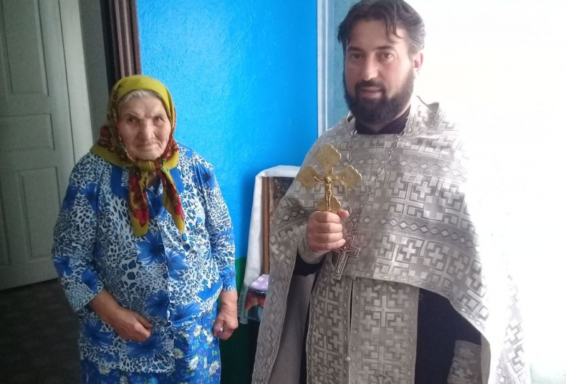 Протоиерей Игорь Жевердан с пастырским визитом посетил ветеранов труда села Сергеевка